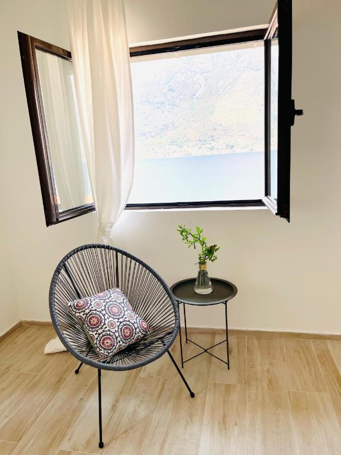 Chic Sea Front Apartment With Breathtaking Kotor Bay View Donji Stoliv Kültér fotó