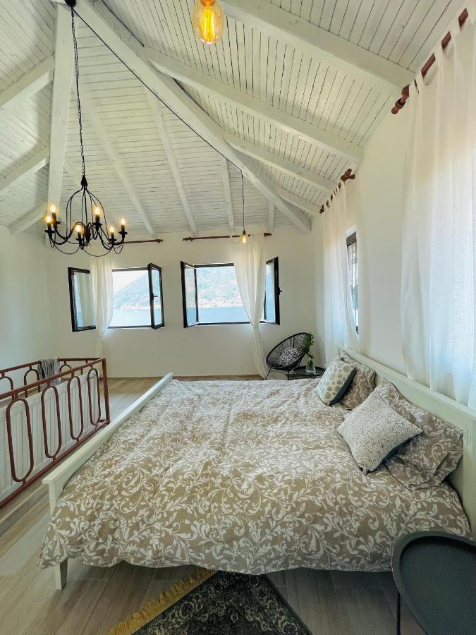 Chic Sea Front Apartment With Breathtaking Kotor Bay View Donji Stoliv Kültér fotó