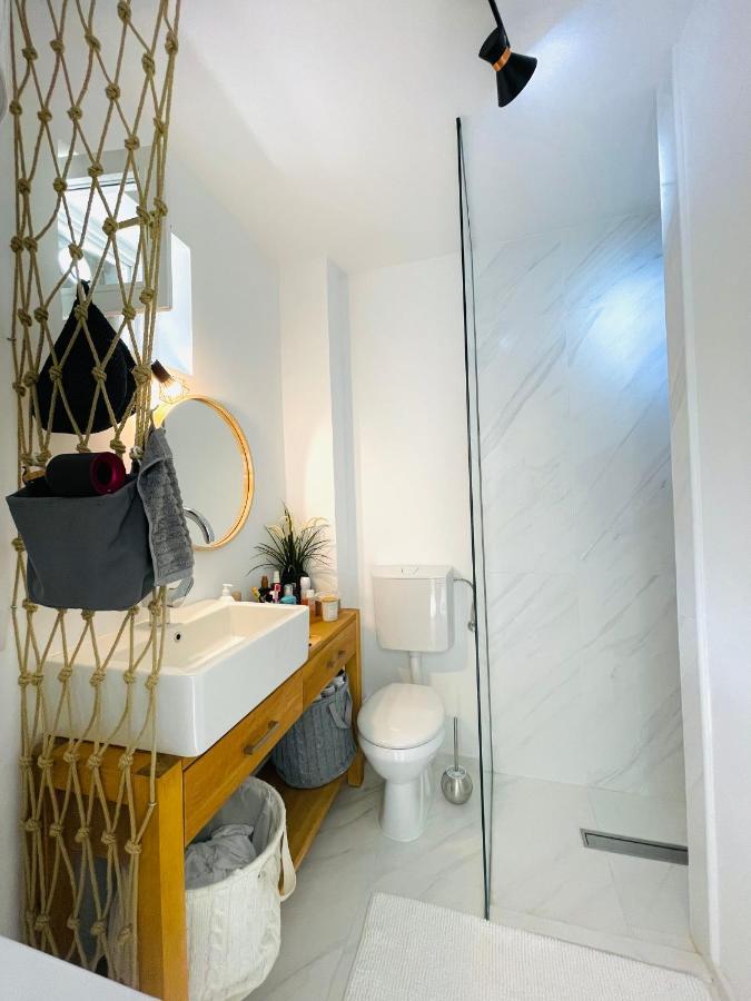 Chic Sea Front Apartment With Breathtaking Kotor Bay View Donji Stoliv Kültér fotó