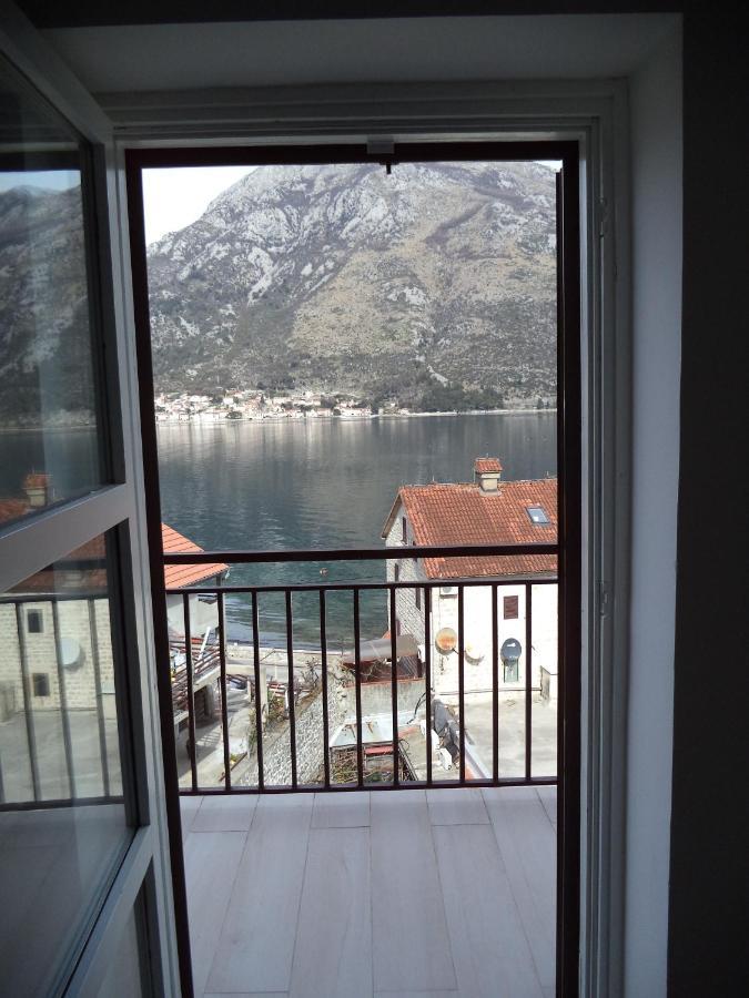 Chic Sea Front Apartment With Breathtaking Kotor Bay View Donji Stoliv Kültér fotó